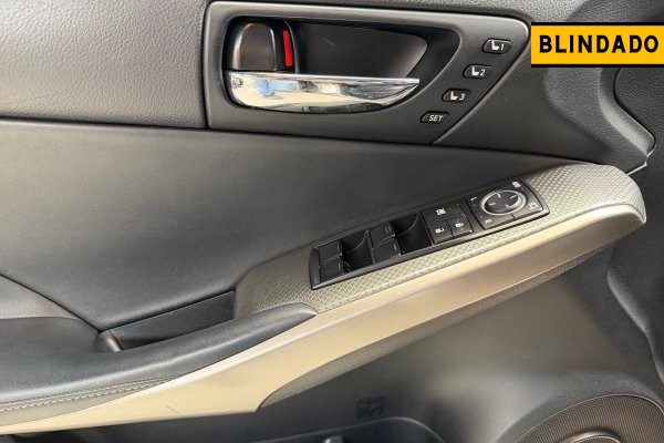 LEXUS IS250 F-SPORT 2.5 V6 24V GASOLINA 4P AUTOMÁTICO 2013/2014